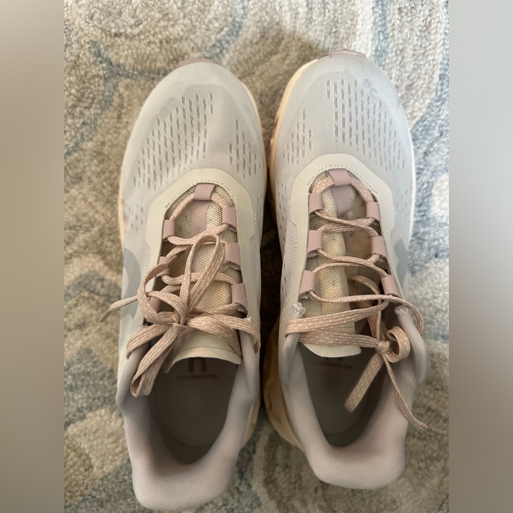 Women’s ON cloud shoes